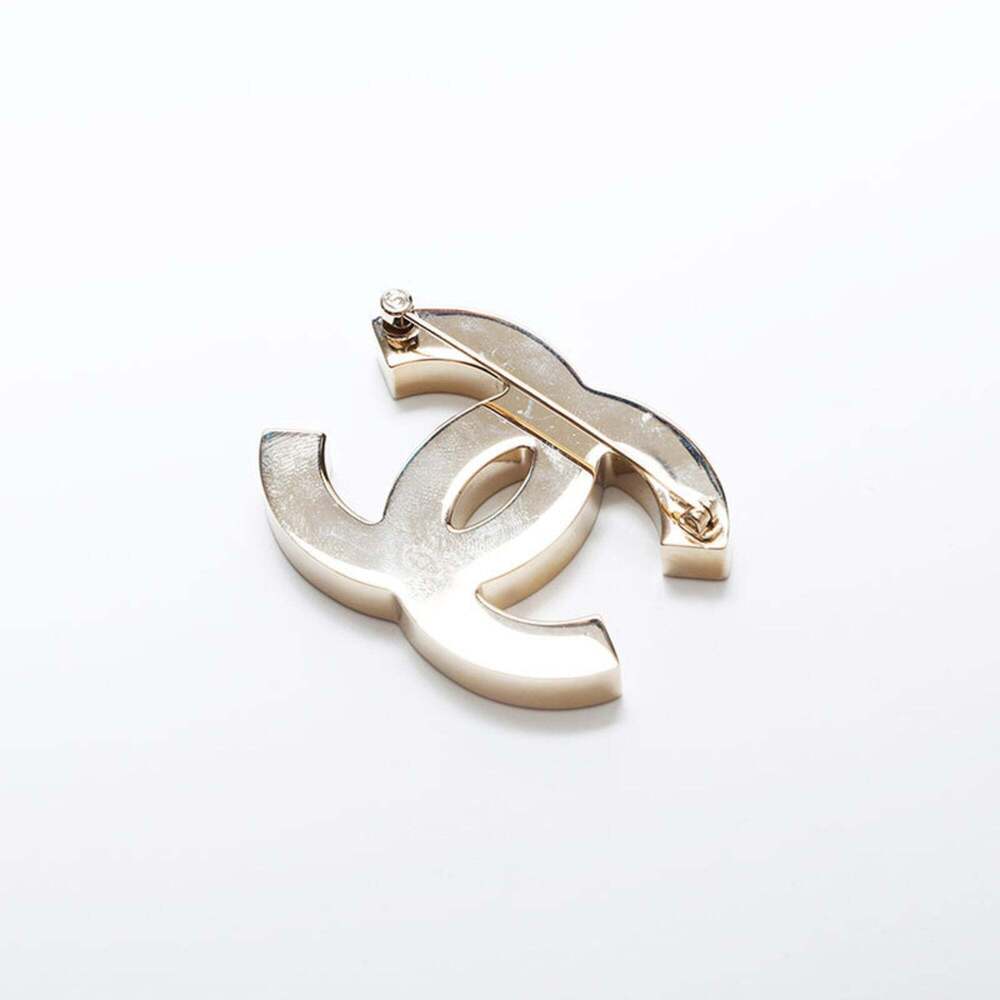 CHANEL Authentic Gold Logo Brooch - Picture 4 of 8